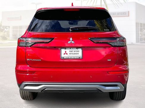 Used 2026 Mitsubishi Outlander SE FWD image 4