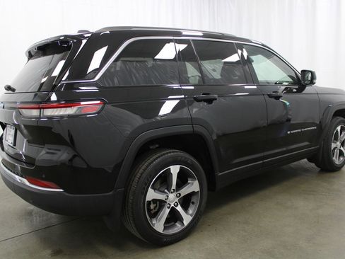 Used 2023 Jeep Grand Cherokee 4WD 4xe w/ Luxury Tech Group II image 6