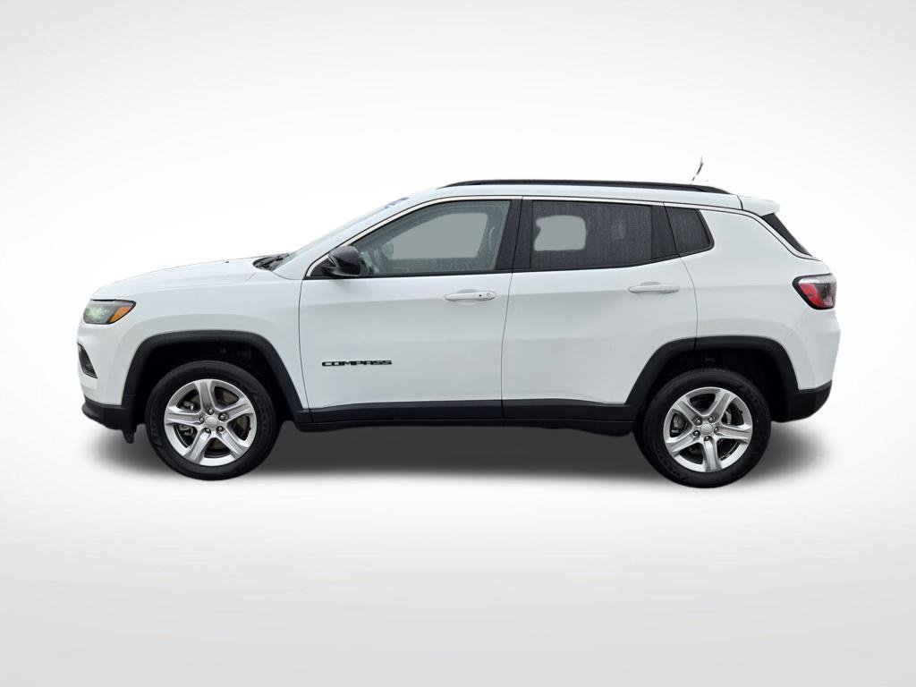 Used 2023 Jeep Compass Latitude w/ Mopar Graphics Package AWD/4WD image 7