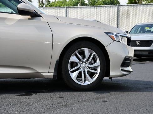 Used 2019 Honda Accord LX image 9