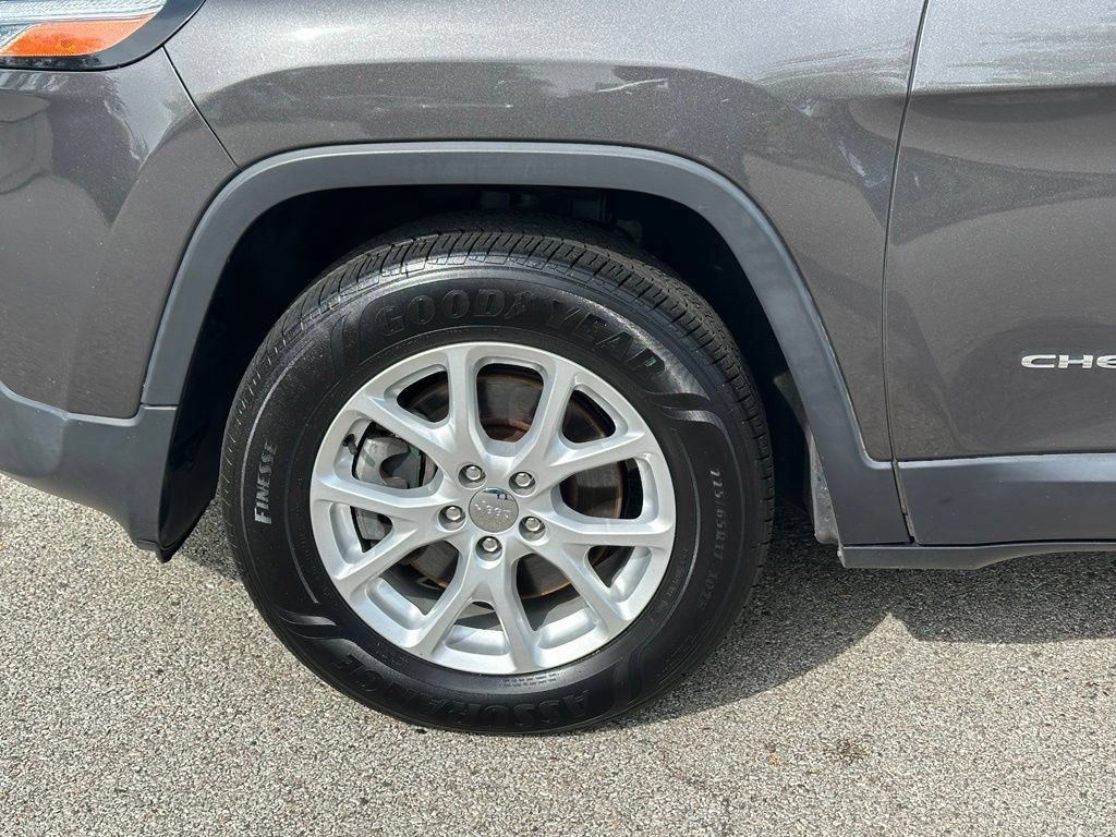 Used 2014 Jeep Cherokee Latitude w/ Cold Weather Group AWD/4WD image 11