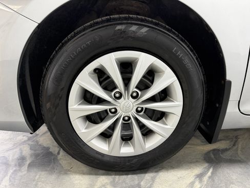 Used 2017 Toyota Camry LE image 24