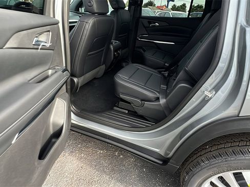 New 2026 Chevrolet Traverse LT w/ Driver Confidence Package image 17