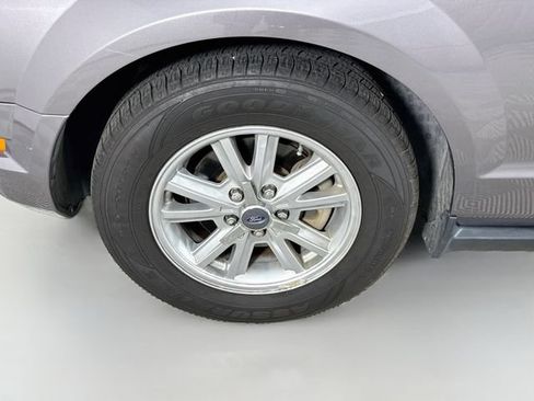 Used 2006 Ford Mustang Convertible RWD image 34