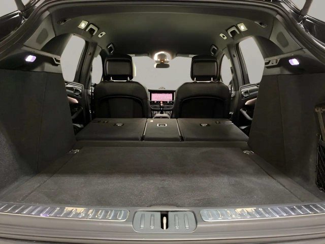 Used 2023 Porsche Macan AWD/4WD image 55