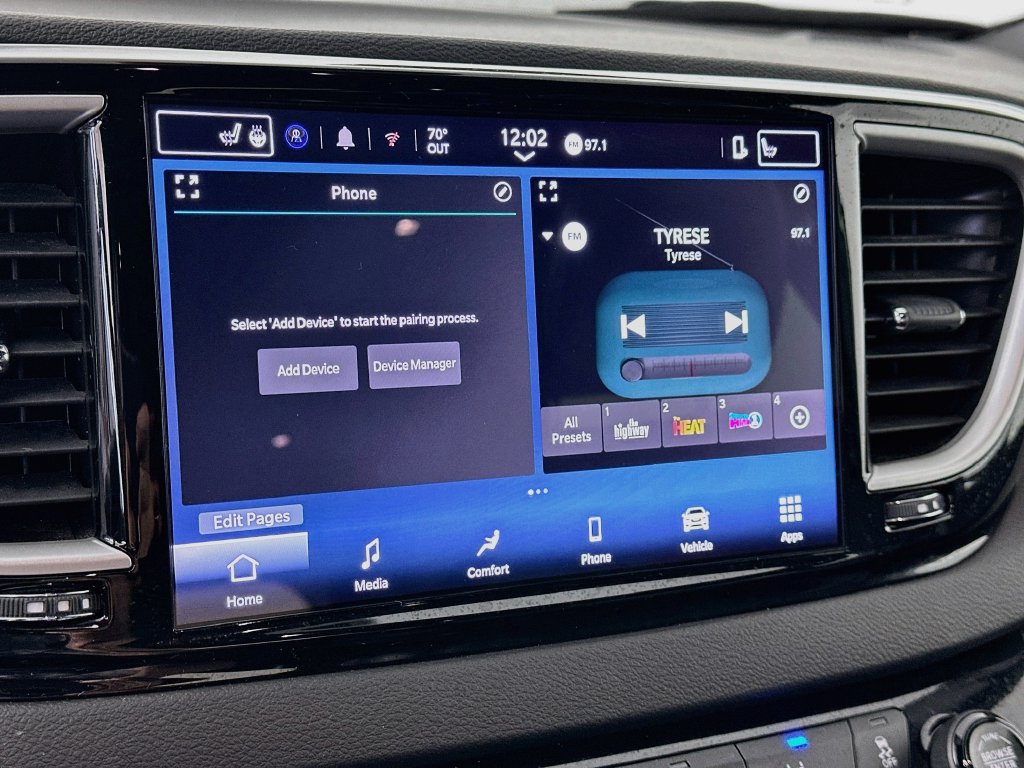 Used 2025 Chrysler Pacifica Select FWD image 19