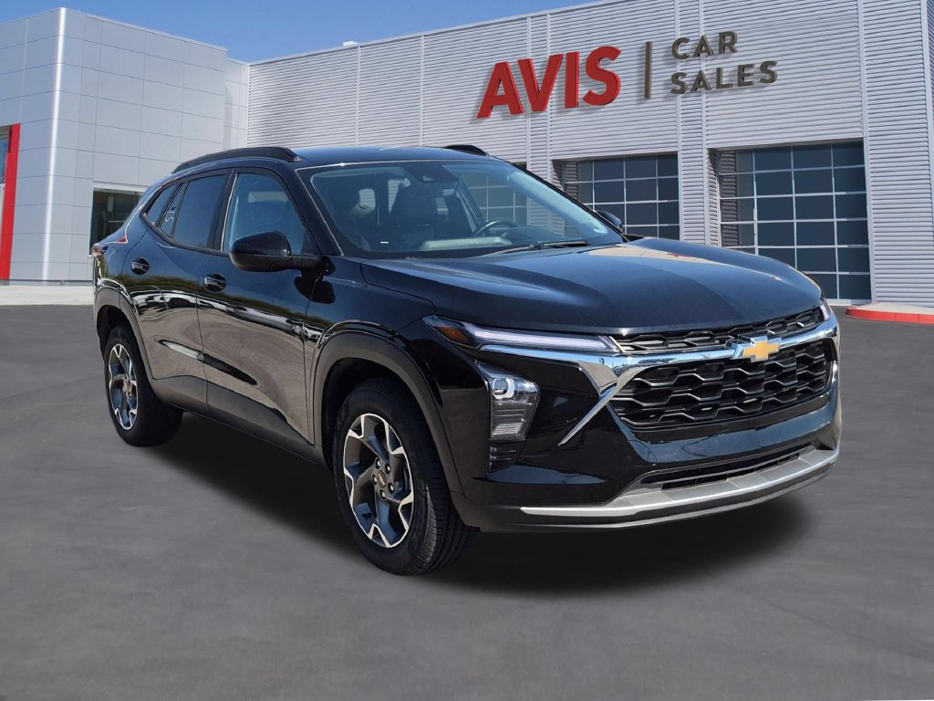 Used 2025 Chevrolet Trax LT w/ LT Convenience Package FWD image 3
