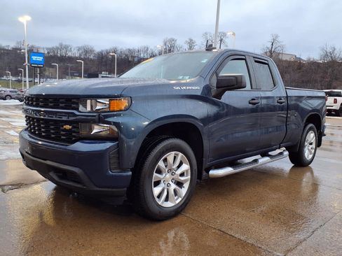 Used 2020 Chevrolet Silverado 1500 Custom w/ Custom Value Package image 4