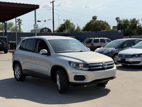 Used 2012 Volkswagen Tiguan S image 2