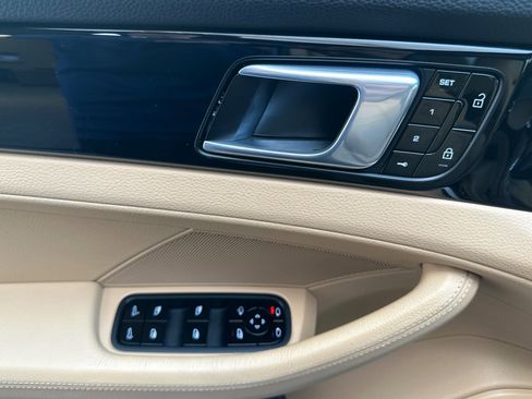 Used 2019 Porsche Panamera RWD image 11
