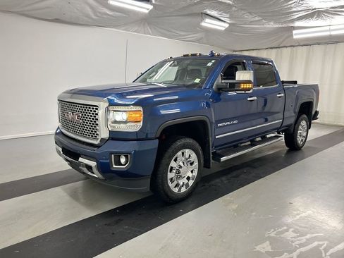 Used 2017 GMC Sierra 2500 Denali w/ Snow Plow Prep Package AWD/4WD image 5