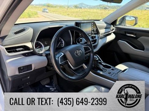 Used 2022 Toyota Highlander XLE AWD/4WD image 15