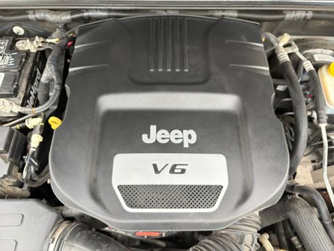 Used 2017 Jeep Wrangler Unlimited Sahara w/ Max Tow Package AWD/4WD image 29