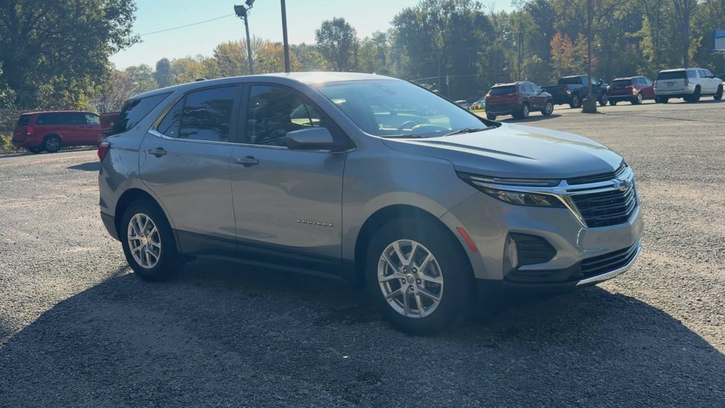 Used 2024 Chevrolet Equinox LT FWD image 2