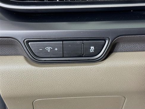Used 2025 Kia Carnival FWD image 10