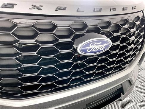 Used 2025 Ford Explorer ST-Line w/ ST-Line Street Pack AWD/4WD image 31