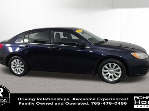 Used 2012 Chrysler 200 Touring FWD image 2