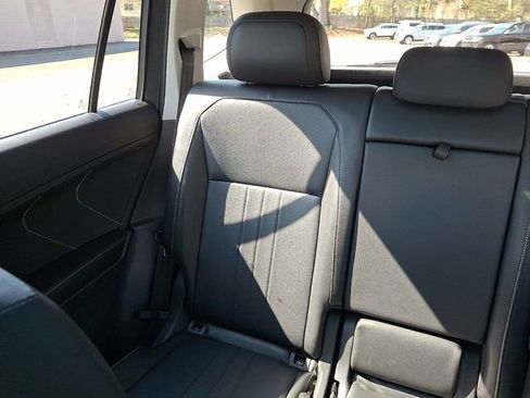 Certified 2022 Volkswagen Tiguan SE w/ Panoramic Sunroof Package image 18