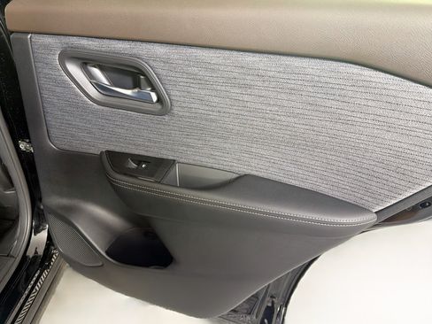 Used 2023 Nissan Rogue SV FWD image 28