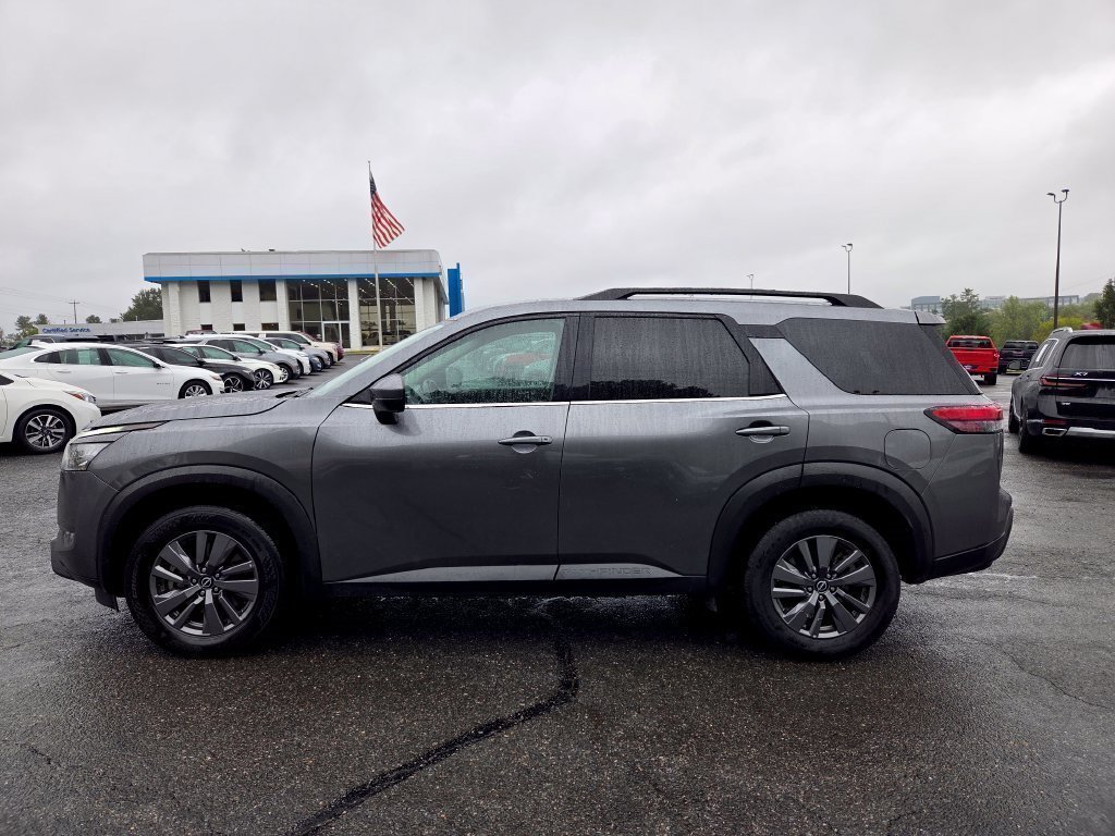 Used 2024 Nissan Pathfinder SV AWD/4WD image 6