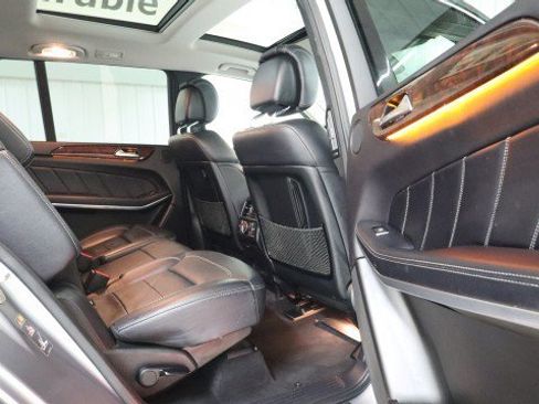 Used 2016 Mercedes-Benz GL 550 4MATIC image 11