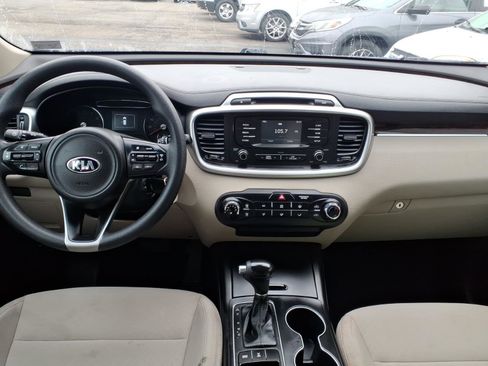 Used 2017 Kia Sorento AWD image 7