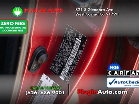 Used 2015 Toyota Prius Two w/ Preferred Accessory Package FWD image 7