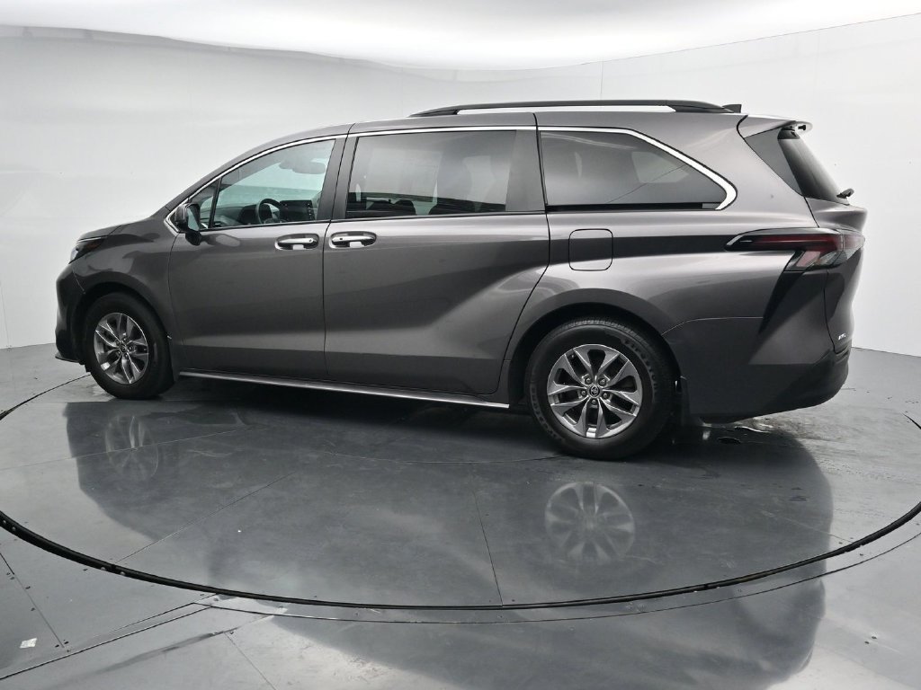 Used 2023 Toyota Sienna XLE w/ XLE Plus Package AWD/4WD image 5