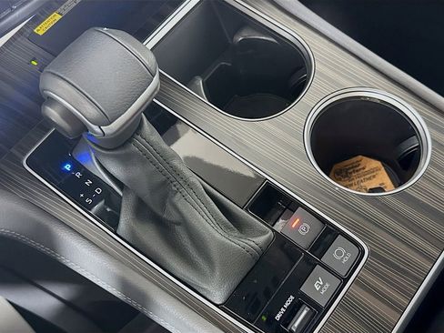 Used 2024 Toyota Sienna Limited image 20