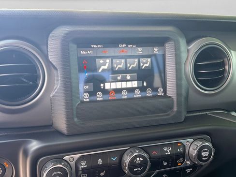 Certified 2022 Jeep Gladiator Sport AWD/4WD image 17