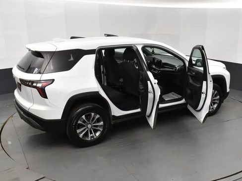 Used 2025 Chevrolet Equinox LT image 6