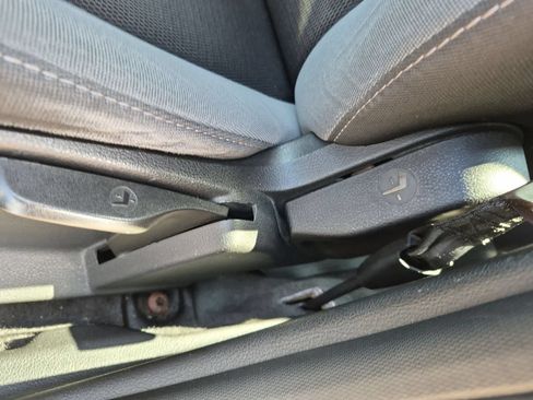 Used 2014 Ford Focus SE FWD image 17