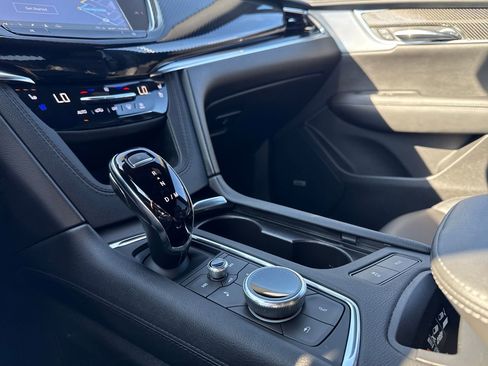 Used 2024 Cadillac XT6 Sport w/ Technology Package image 21