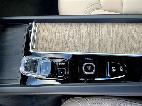 New 2026 Volvo XC60 B5 Plus w/ Protection Package Premier image 10