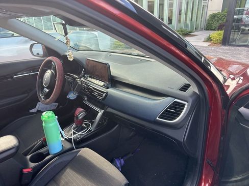 Used 2023 Kia Seltos S w/ Navigation Package image 9