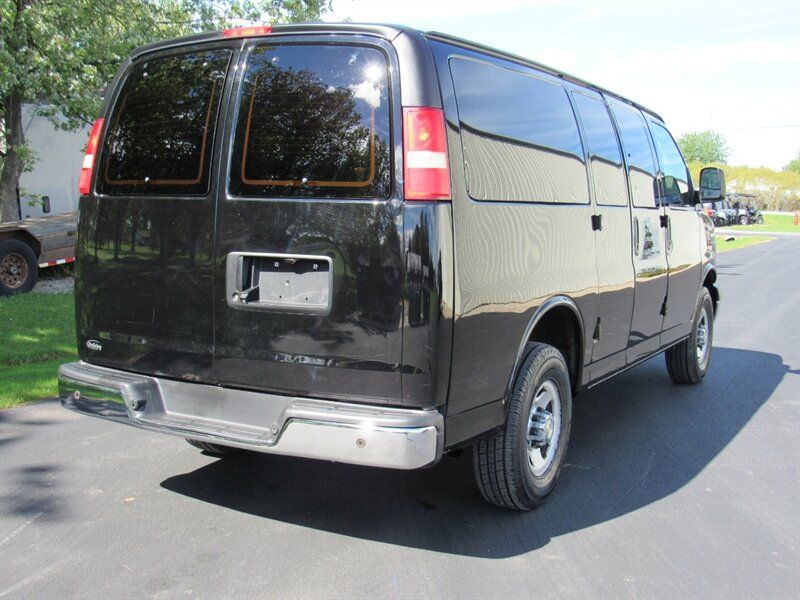 Used 2015 Chevrolet Express 2500 LT w/ LT Preferred Equipment Group RWD image 5