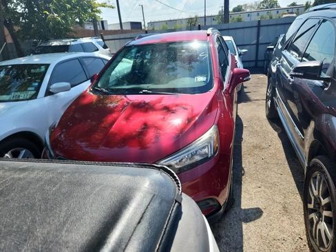 Used 2018 Buick Encore Preferred image 2