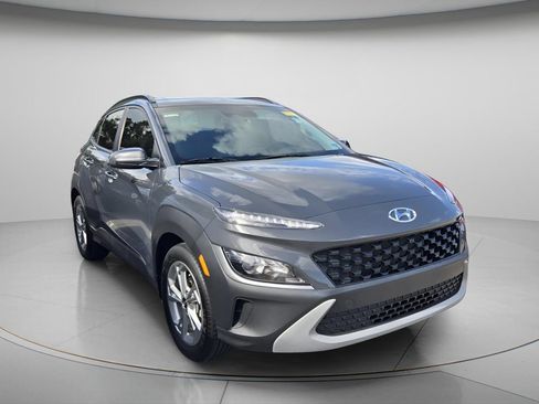 Used 2023 Hyundai Kona SEL w/ Convenience Package FWD image 4