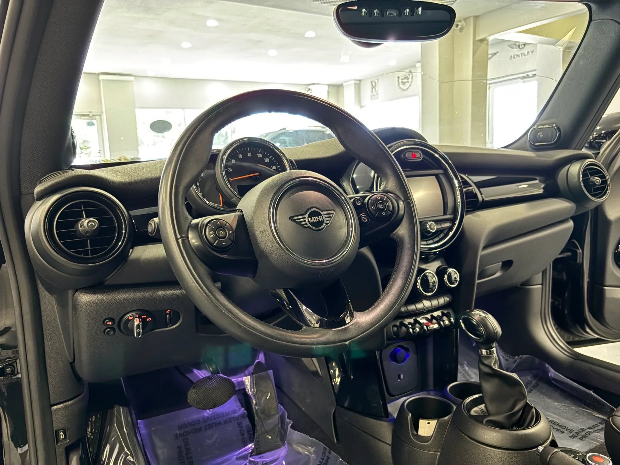 Used 2019 MINI Cooper 2-Door Hardtop w/ Premium Package FWD image 9