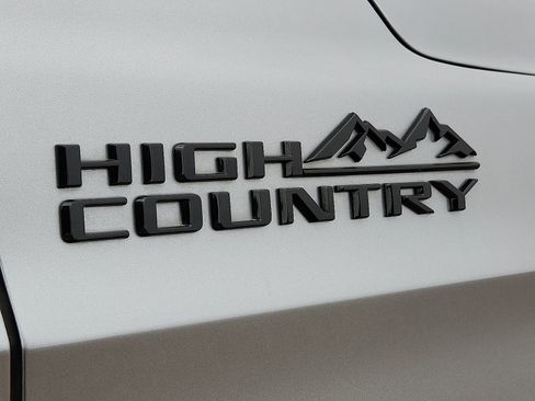 Used 2024 Chevrolet Tahoe High Country AWD/4WD image 9