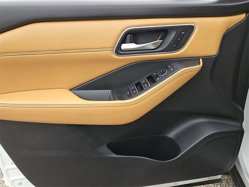 Certified 2021 Nissan Rogue Platinum image 12