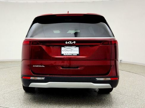 Used 2024 Kia Carnival EX FWD image 6