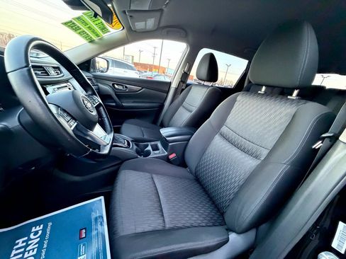 Used 2020 Nissan Rogue SV image 18