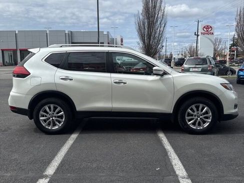 Used 2017 Nissan Rogue SV image 5
