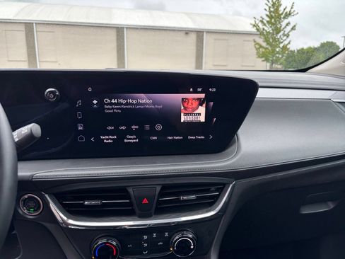 Used 2025 Buick Encore GX Preferred FWD image 21
