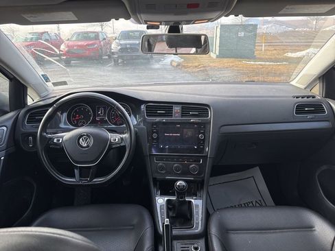 Used 2018 Volkswagen Golf SE image 21