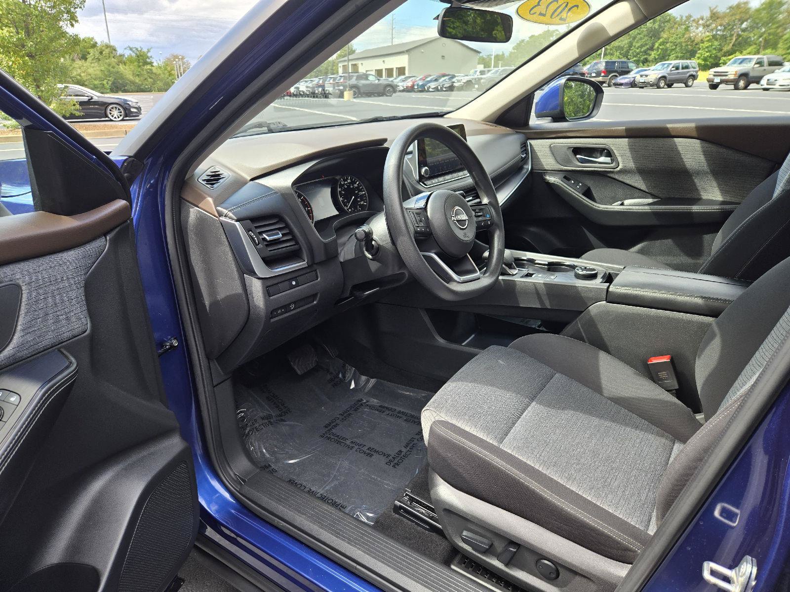 Used 2023 Nissan Rogue SV AWD/4WD image 11