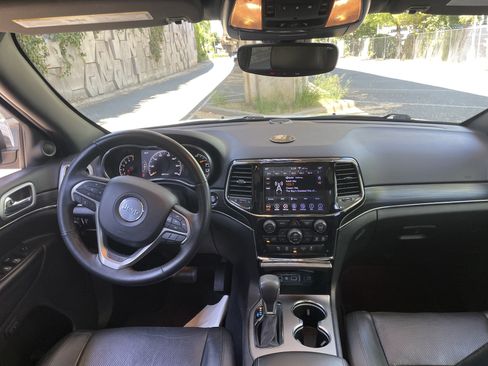 Used 2019 Jeep Grand Cherokee Limited w/ Luxury Group II RWD image 4