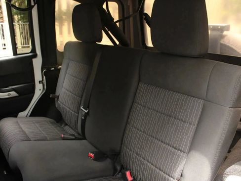 Used 2012 Jeep Wrangler Unlimited Sahara w/ Connectivity Group AWD/4WD image 20