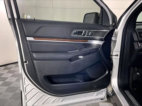 Used 2018 Ford Explorer Limited w/ Equipment Group 301A image 21